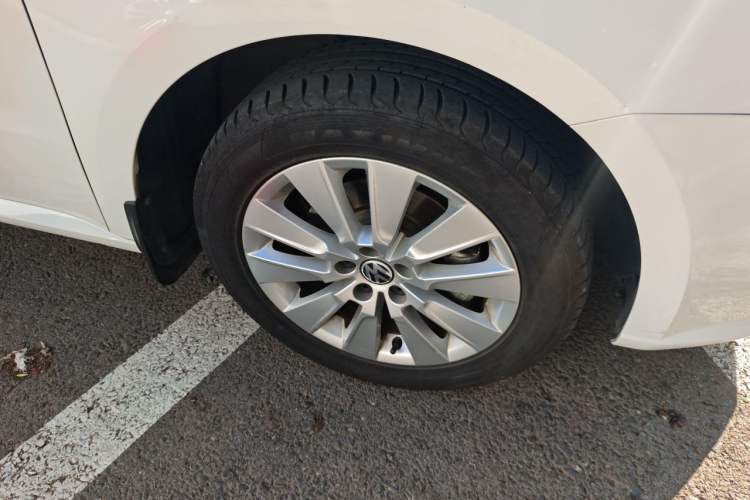 Used Volkswagen Lavida 2013 Restyled Classic 1.6L Automatic Comfort Edition Right Front Wheel Hub