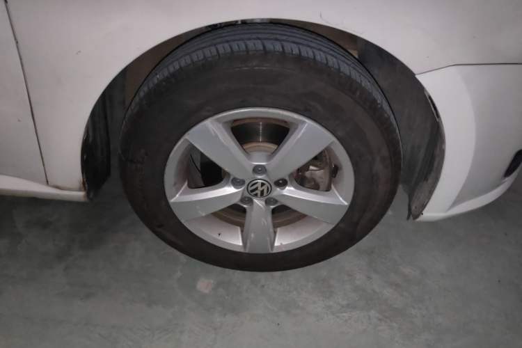 Used Volkswagen Lavida 2013 Revised Classic 1.6L Automatic Fashion Edition Right Front Wheel Hub