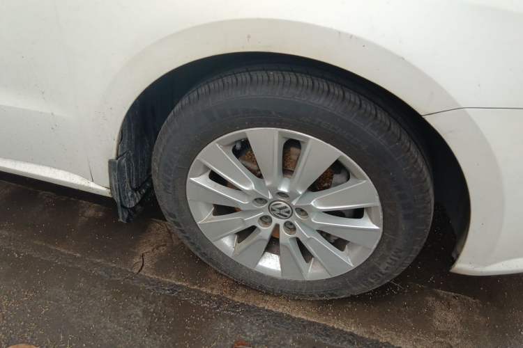 Used Volkswagen Lavida 2013 1.4TSI DSG Comfort Edition Right Front Wheel Hub