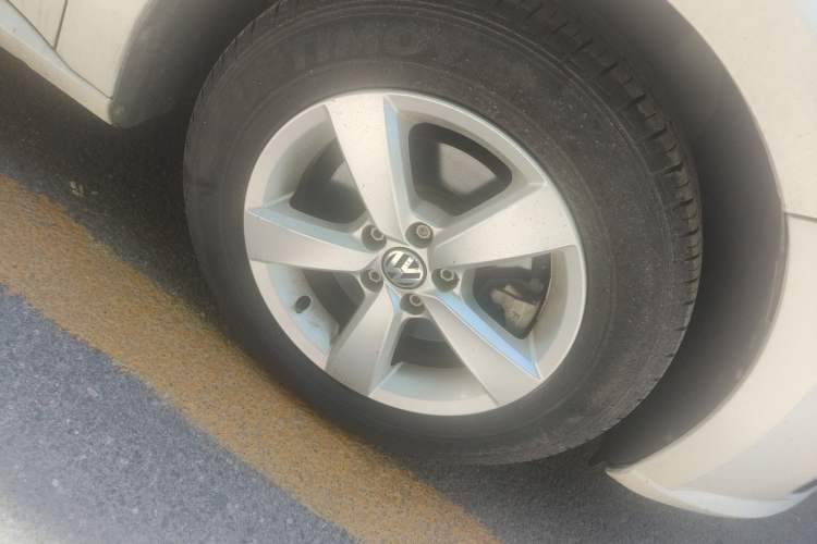 Used Volkswagen Lavida 2013 Revised Classic 1.6L Automatic Fashion Edition Right Front Wheel Hub