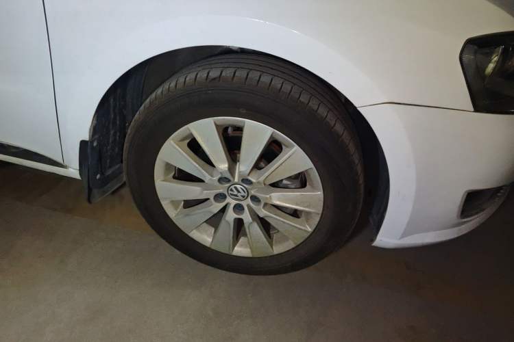 Used Volkswagen Lavida 2013 Restyled Classic 1.6L Automatic Comfort Edition Right Front Wheel Hub