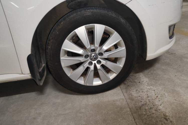 Used Volkswagen Lavida 2013 Restyled Classic 1.6L Automatic Comfort Edition Right Front Wheel Hub