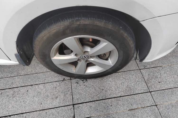 Used Volkswagen Lavida 2013 Revised Classic 1.6L Automatic Fashion Edition Right Front Wheel Hub