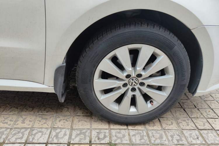 Used Volkswagen Lavida 2013 Restyled Classic 1.6L Automatic Comfort Edition Right Front Wheel Hub