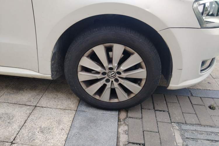 Used Volkswagen Lavida 2013 Revised Version 1.4 TSI DSG Comfort Edition Right Front Wheel Hub