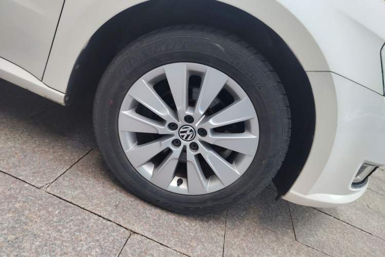 Used Volkswagen Lavida 2013 Restyled Classic 1.6L Automatic Comfort Edition Right Front Wheel Hub
