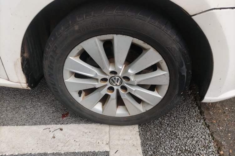 Used Volkswagen Lavida 2013 Restyled Classic 1.6L Automatic Comfort Edition Right Front Wheel Hub