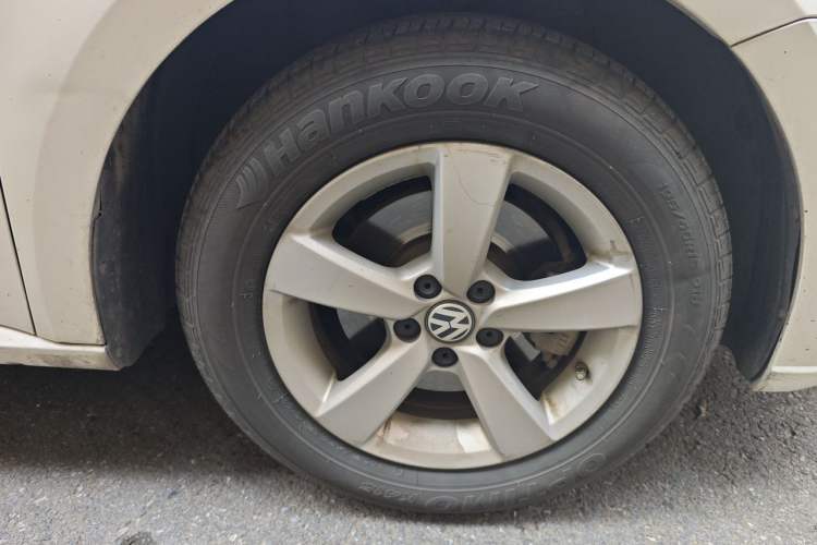 Used Volkswagen Lavida 2013 Revised Classic 1.6L Automatic Fashion Edition Right Front Wheel Hub