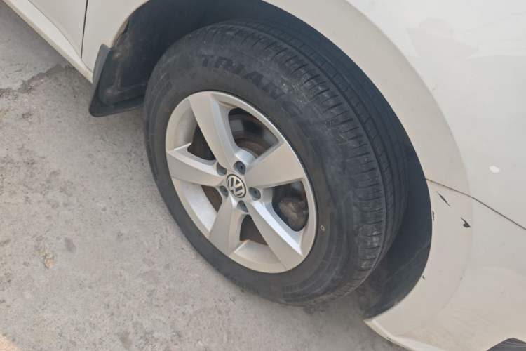 Used Volkswagen Lavida 2013 Revised Classic 1.6L Manual Fashion Edition Right Front Wheel Hub