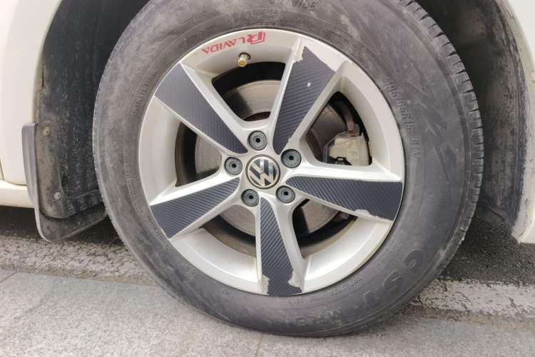 Used Volkswagen Lavida 2013 Revised Classic 1.6L Automatic Fashion Edition Right Front Wheel Hub