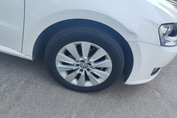 Used Volkswagen Lavida 2013 Restyled Classic 1.6L Automatic Comfort Edition Right Front Wheel Hub