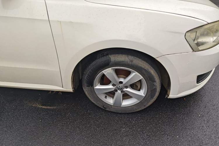 Used Volkswagen Lavida 2013 Revised Classic 1.6L Manual Fashion Edition Right Front Wheel Hub