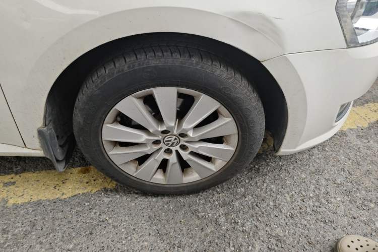 Used Volkswagen Lavida 2013 Restyled Classic 1.6L Automatic Comfort Edition Right Front Wheel Hub