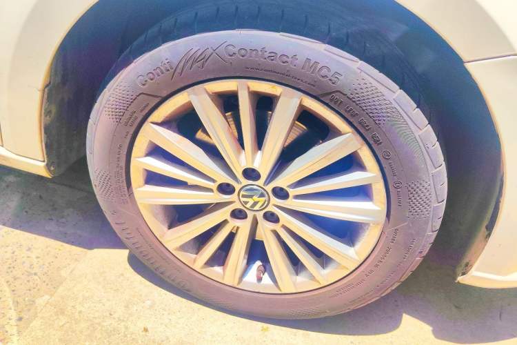 Used Volkswagen Lavida 2013 1.4TSI DSG Comfort Edition Right Front Wheel Hub