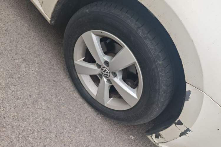 Used Volkswagen Lavida 2013 Revised Classic 1.6L Automatic Fashion Edition Right Front Wheel Hub