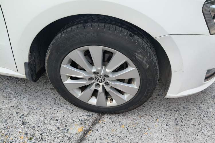 Used Volkswagen Lavida 2013 Restyled Classic 1.6L Automatic Comfort Edition Right Front Wheel Hub