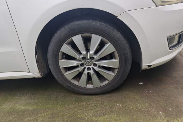 Used Volkswagen Lavida 2013 Restyled Classic 1.6L Automatic Comfort Edition Right Front Wheel Hub