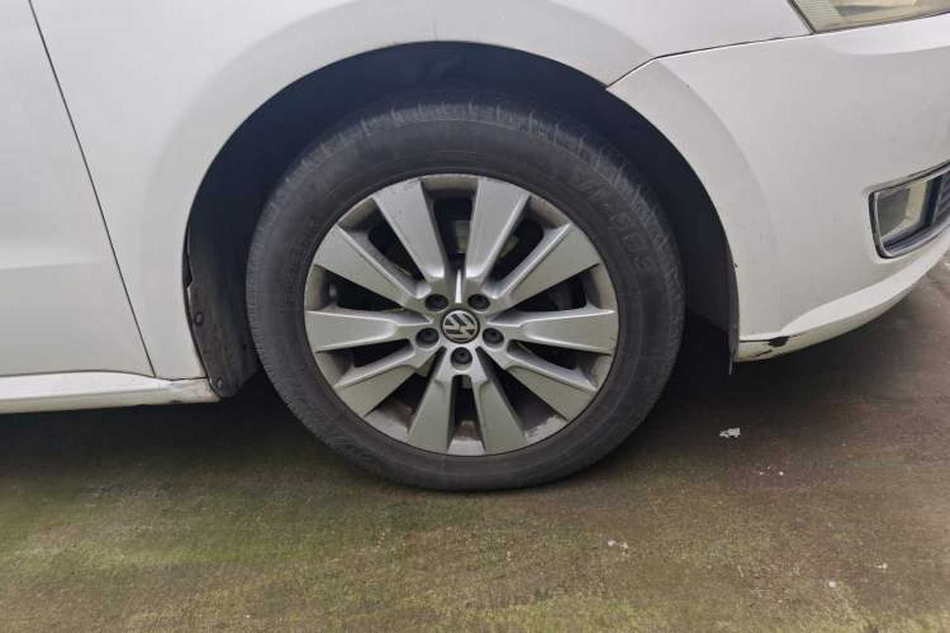 Used Volkswagen Lavida 2013 Restyled Classic 1.6L Automatic Comfort Edition Right Front Wheel Hub
