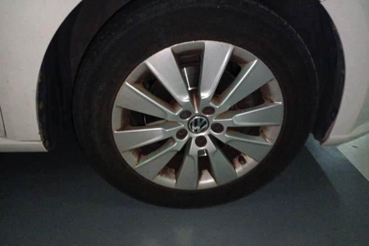 Used Volkswagen Lavida 2013 Revised Version 1.4 TSI DSG Comfort Edition Right Front Wheel Hub