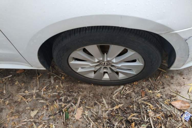 Used Volkswagen Lavida 2013 Restyled Classic 1.6L Automatic Comfort Edition Right Front Wheel Hub