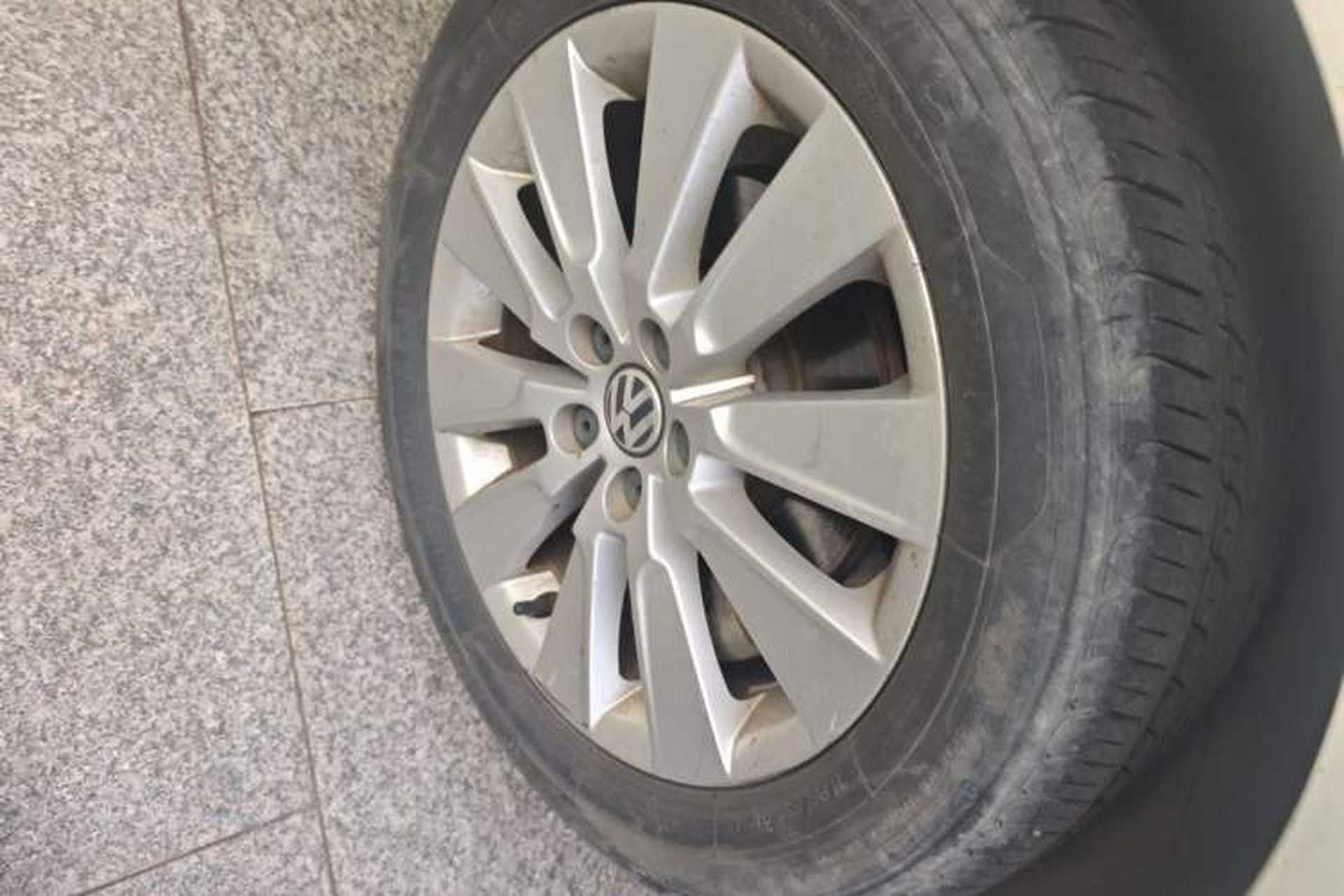 Used Volkswagen Lavida 2013 Restyled Classic 1.6L Manual Comfort Edition Right Front Wheel Hub