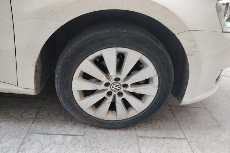 Used Volkswagen Lavida 2013 Restyled Classic 1.6L Automatic Comfort Edition Right Front Wheel Hub
