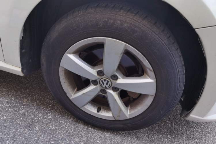 Used Volkswagen Lavida 2013 Revised Classic 1.6L Automatic Fashion Edition Right Front Wheel Hub