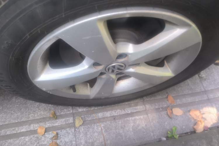 Used Volkswagen Lavida 2013 Revised Classic 1.6L Manual Fashion Edition Right Front Wheel Hub