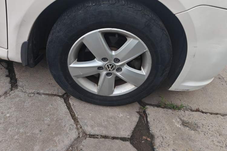Used Volkswagen Lavida 2013 Classic 1.6L Manual Fashion Edition Right Front Wheel Hub