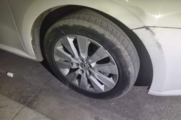Used Volkswagen Lavida 2013 1.4TSI DSG Comfort Edition Right Front Wheel Hub