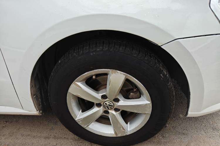 Used Volkswagen Lavida 2013 Revised Classic 1.6L Manual Fashion Edition Right Front Wheel Hub