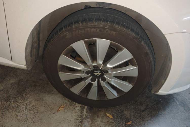 Used Volkswagen Lavida 2013 Revised Version 1.4 TSI DSG Comfort Edition Right Front Wheel Hub