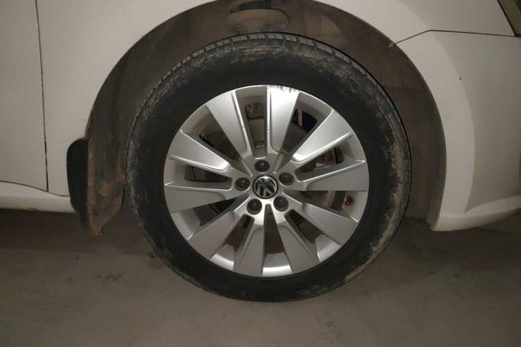 Used Volkswagen Lavida 2013 1.4TSI DSG Comfort Edition Right Front Wheel Hub