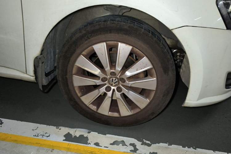 Used Volkswagen Lavida 2013 Revised Version 1.4 TSI DSG Comfort Edition Right Front Wheel Hub
