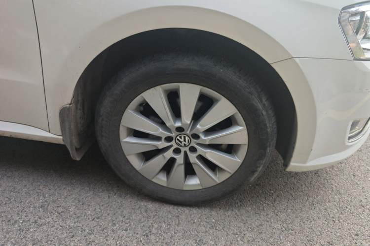 Used Volkswagen Lavida 2013 Restyled Classic 1.6L Automatic Comfort Edition Right Front Wheel Hub