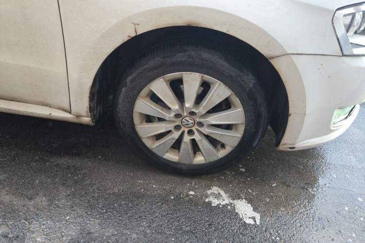 Used Volkswagen Lavida 2013 Restyled Classic 1.6L Manual Comfort Edition Right Front Wheel Hub