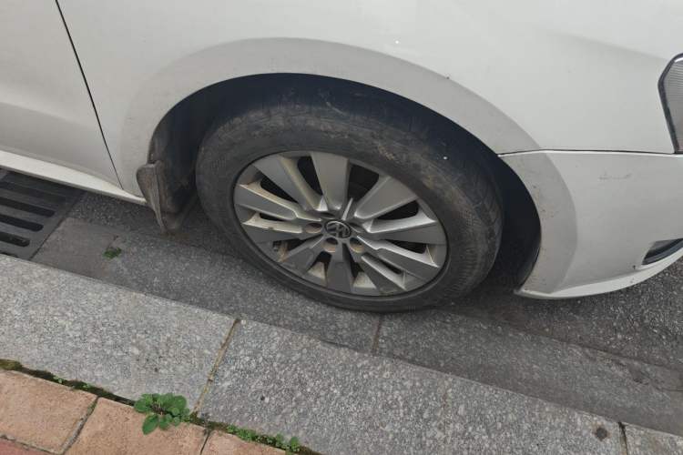Used Volkswagen Lavida 2013 Restyled Classic 1.6L Automatic Comfort Edition Right Front Wheel Hub