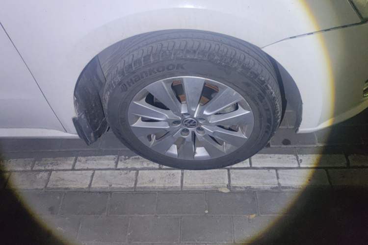 Used Volkswagen Lavida 2013 Restyled Classic 1.6L Automatic Comfort Edition Right Front Wheel Hub