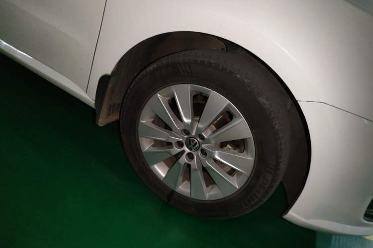 Used Volkswagen Lavida 2013 1.4TSI DSG Comfort Edition Right Front Wheel Hub