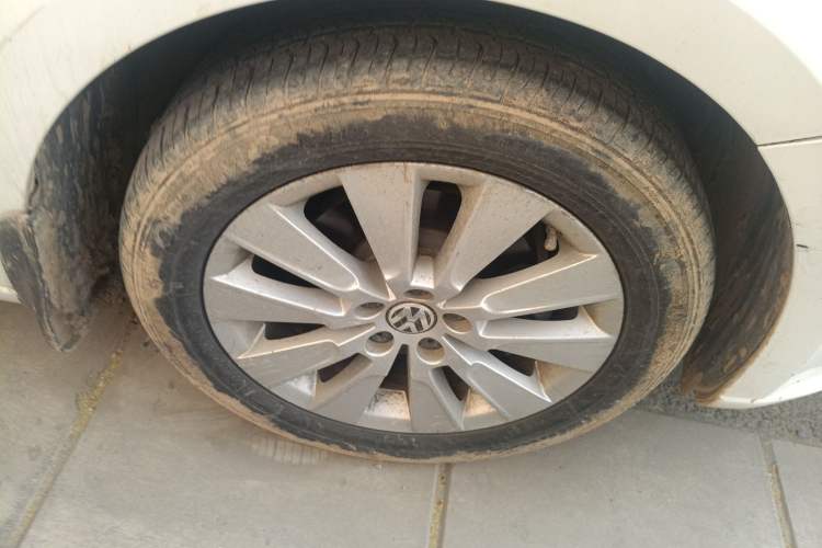 Used Volkswagen Lavida 2013 1.6L Manual Comfort Edition Right Front Wheel Hub