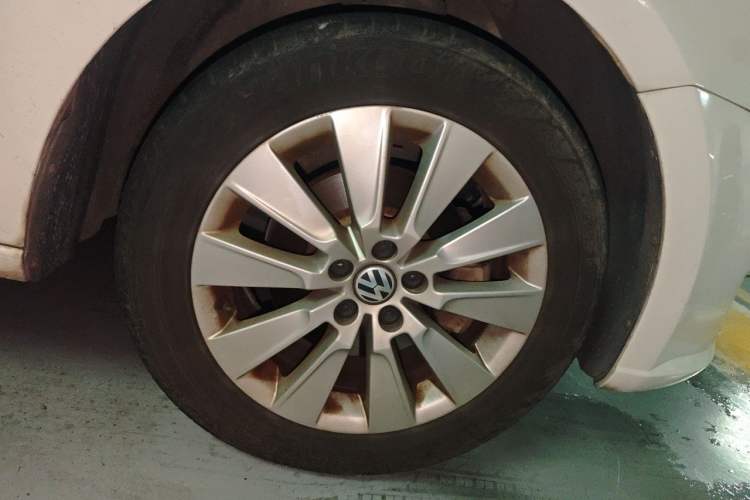 Used Volkswagen Lavida 2013 Restyled Classic 1.6L Automatic Comfort Edition Right Front Wheel Hub