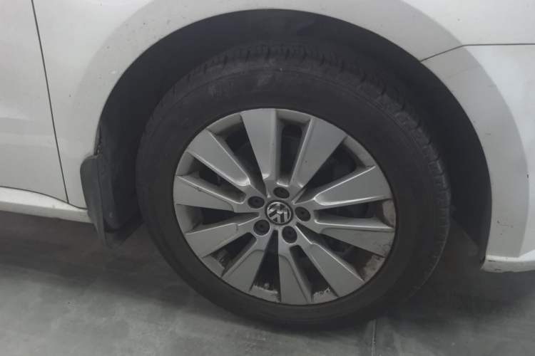 Used Volkswagen Lavida 2013 Revised Version 1.4 TSI DSG Comfort Edition Right Front Wheel Hub