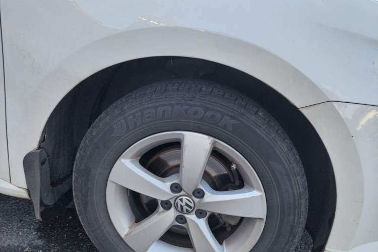 Used Volkswagen Lavida 2013 Revised Classic 1.6L Automatic Fashion Edition Right Front Wheel Hub