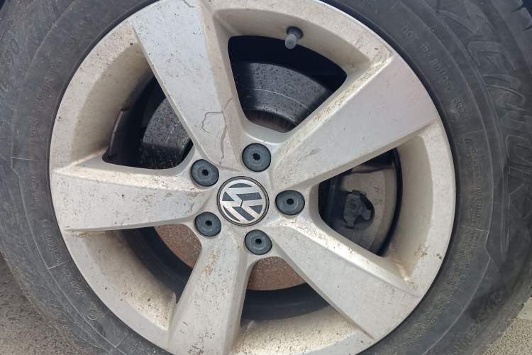 Used Volkswagen Lavida 2013 Revised Classic 1.6L Manual Fashion Edition Right Front Wheel Hub