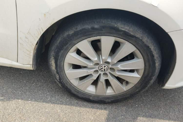 Used Volkswagen Lavida 2013 Restyled Classic 1.6L Automatic Comfort Edition Right Front Wheel Hub