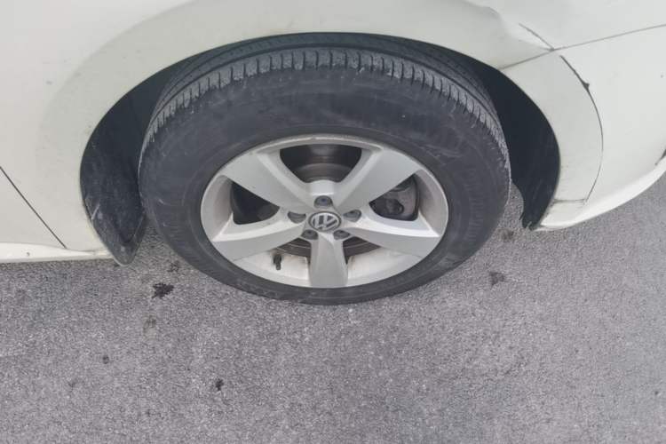Used Volkswagen Lavida 2013 Revised Classic 1.6L Automatic Fashion Edition Right Front Wheel Hub