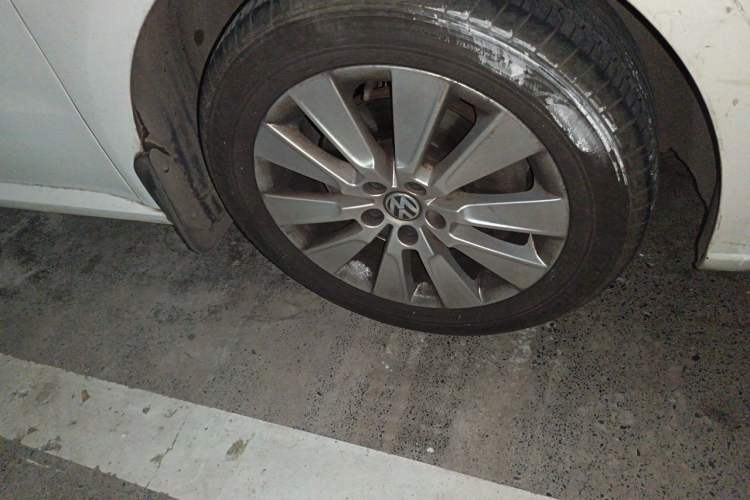 Used Volkswagen Lavida 2013 Revised Version 1.4 TSI DSG Comfort Edition Right Front Wheel Hub