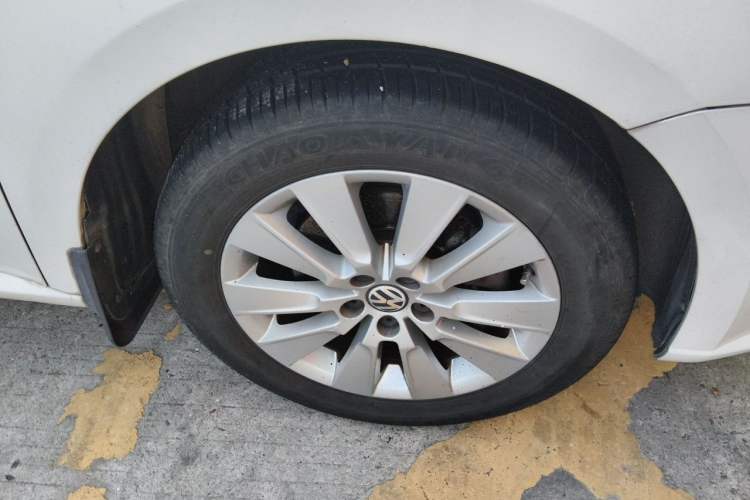 Used Volkswagen Lavida 2013 1.4TSI DSG Comfort Edition Right Front Wheel Hub