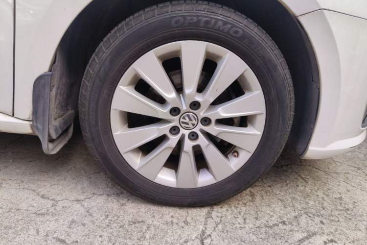Used Volkswagen Lavida 2013 Restyled Classic 1.6L Automatic Comfort Edition Right Front Wheel Hub