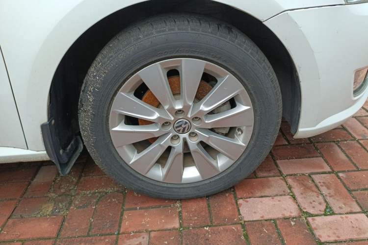 Used Volkswagen Lavida 2013 Restyled Classic 1.6L Automatic Comfort Edition Right Front Wheel Hub
